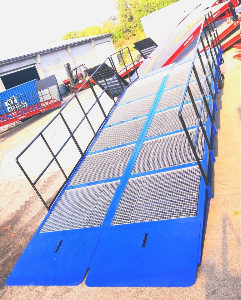 **RENTAL**Wide Mobile dock ramp, uncouplable AZ RAMP BIG FOOT LLO 20 T - Rampa de carga: foto 3 **RENTAL**Wide Mobile dock ramp, uncouplable AZ RAMP BIG FOOT LLO 20 T - Rampa de carga: foto 3