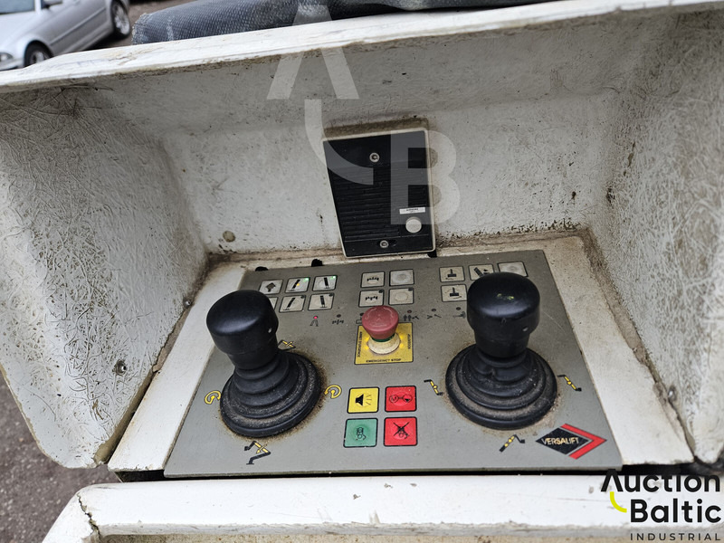 Camión con plataforma elevadora Iveco Daily: foto 13