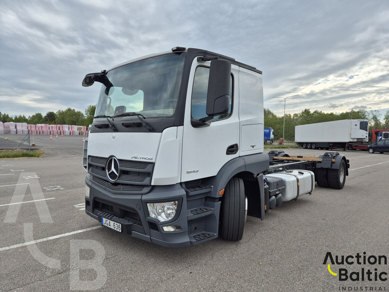 Mercedes-Benz Actros 1843 - Camión chasis: foto 1 Mercedes-Benz Actros 1843 - Camión chasis: foto 1