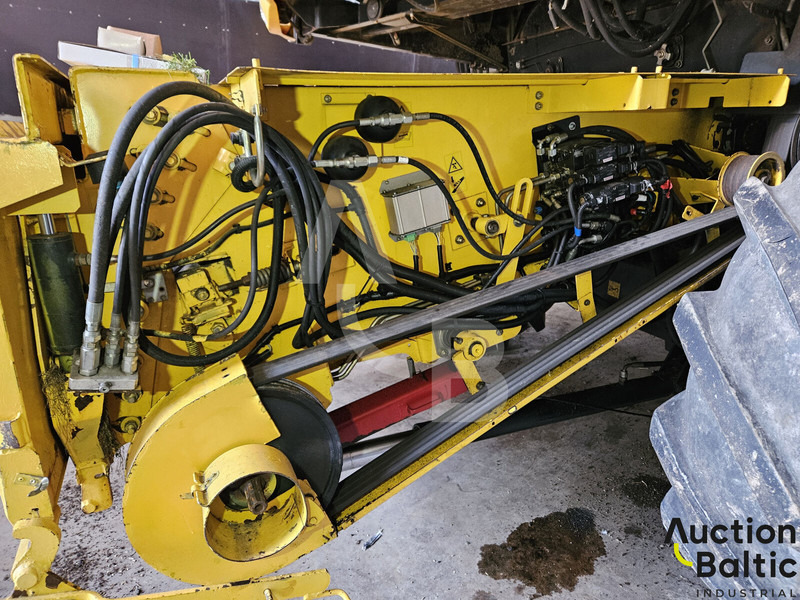 Cosechadora de granos para transporte de alimentos New Holland CR 9080: foto 17