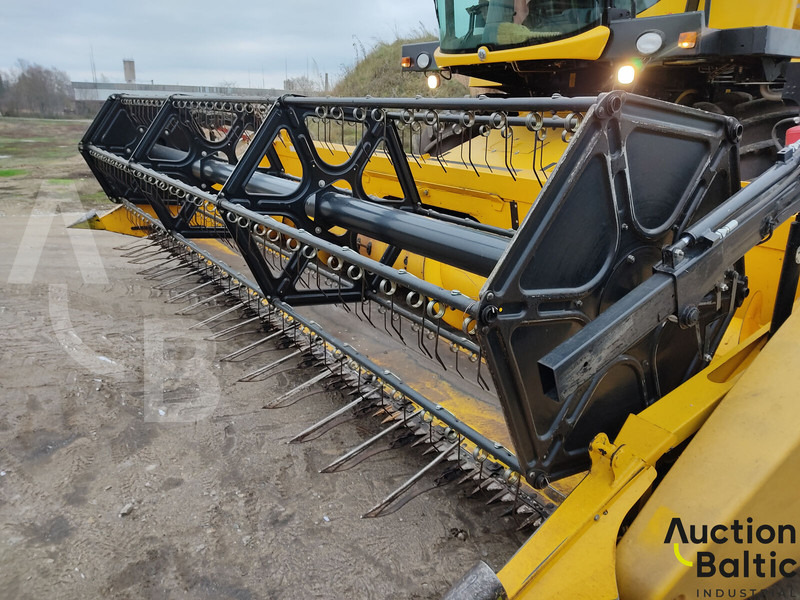 Cosechadora de granos para transporte de alimentos New Holland TC 5.90: foto 13