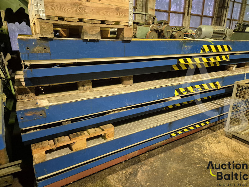 SCISSOR lift platforms - Plataforma de tijeras: foto 1 SCISSOR lift platforms - Plataforma de tijeras: foto 1