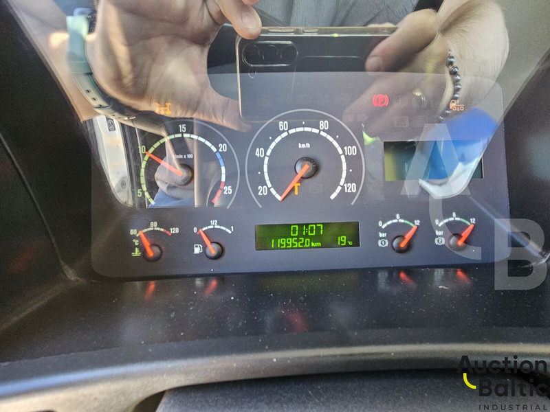 Camión con plataforma elevadora Scania P 310: foto 12