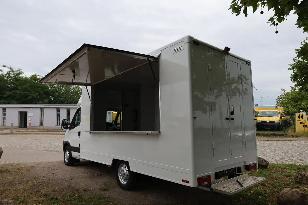 Iveco C30C/ FOODTRUCK/ Daily - Camión tienda: foto 3 Iveco C30C/ FOODTRUCK/ Daily - Camión tienda: foto 3