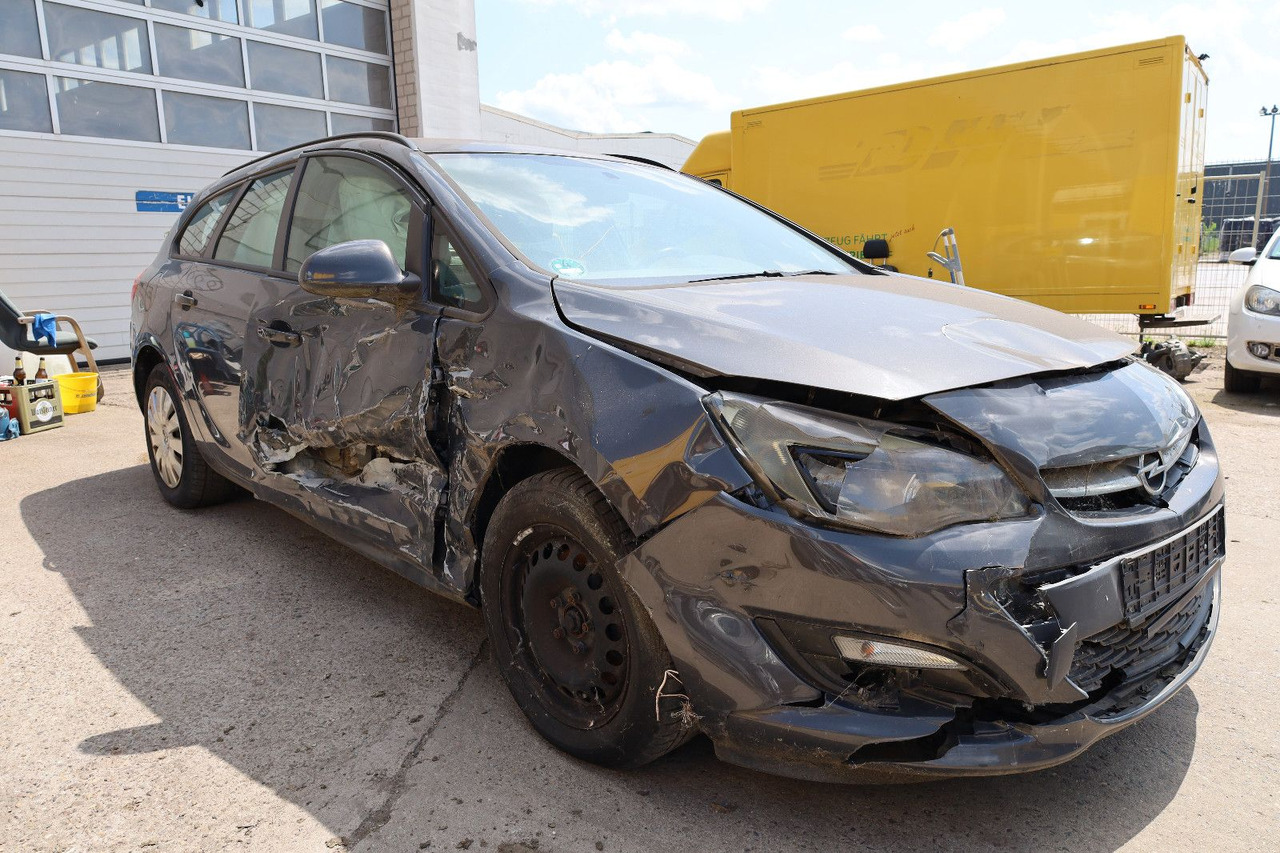 Opel Astra J Sports Tourer Edition - Coche: foto 2 Opel Astra J Sports Tourer Edition - Coche: foto 2