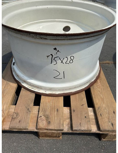 New Holland velg 15 x 28 - Llanta: foto 1 New Holland velg 15 x 28 - Llanta: foto 1