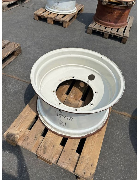 New Holland velg 15 x 28 - Llanta: foto 2 New Holland velg 15 x 28 - Llanta: foto 2
