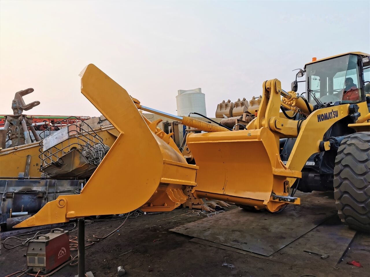 AME Side Dump Bucket - Cazo cargador para Cargadora: foto 4 AME Side Dump Bucket - Cazo cargador para Cargadora: foto 4