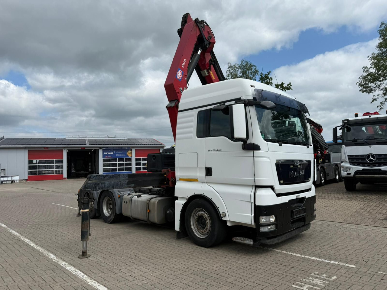 MAN TGX 26.440 6x2 mit HMF 3000-5 Kran TÜV NEU - Cabeza tractora: foto 2 MAN TGX 26.440 6x2 mit HMF 3000-5 Kran TÜV NEU - Cabeza tractora: foto 2