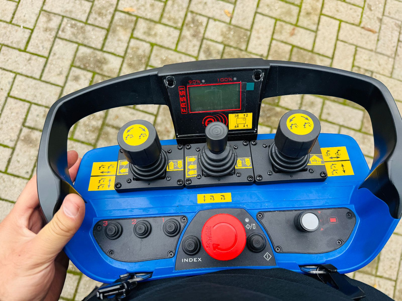 Volvo FH 500 8x4 Kran F820 RA2.27 Jib & Winde Sofort - Cabeza tractora: foto 4 Volvo FH 500 8x4 Kran F820 RA2.27 Jib & Winde Sofort - Cabeza tractora: foto 4