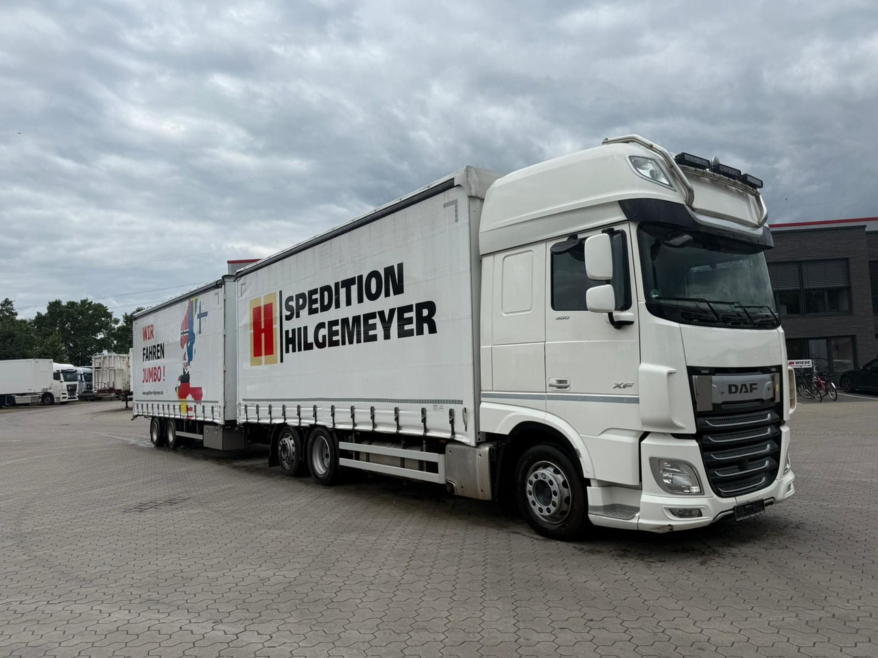 DAF XF 480 FAN LowDeck 6x2 Jumbo Inklusive Anhänger - Camión lona: foto 1 DAF XF 480 FAN LowDeck 6x2 Jumbo Inklusive Anhänger - Camión lona: foto 1