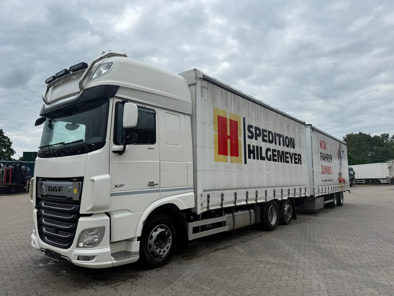 DAF XF 480 FAN LowDeck 6x2 Jumbo Inklusive Anhänger - Camión lona: foto 2 DAF XF 480 FAN LowDeck 6x2 Jumbo Inklusive Anhänger - Camión lona: foto 2