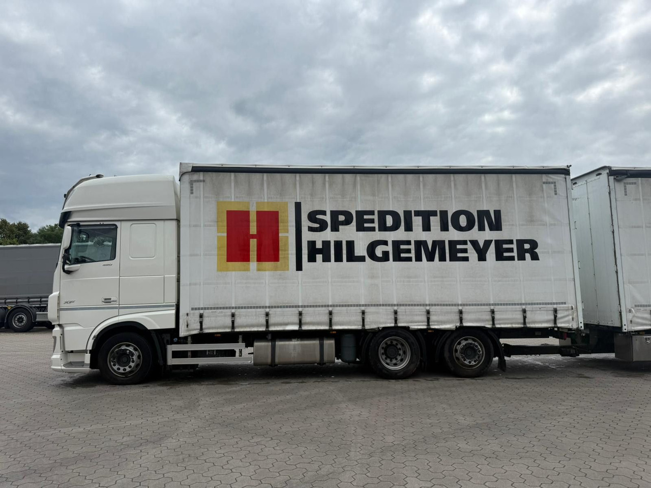 DAF XF 480 FAN LowDeck 6x2 Jumbo Inklusive Anhänger - Camión lona: foto 4 DAF XF 480 FAN LowDeck 6x2 Jumbo Inklusive Anhänger - Camión lona: foto 4