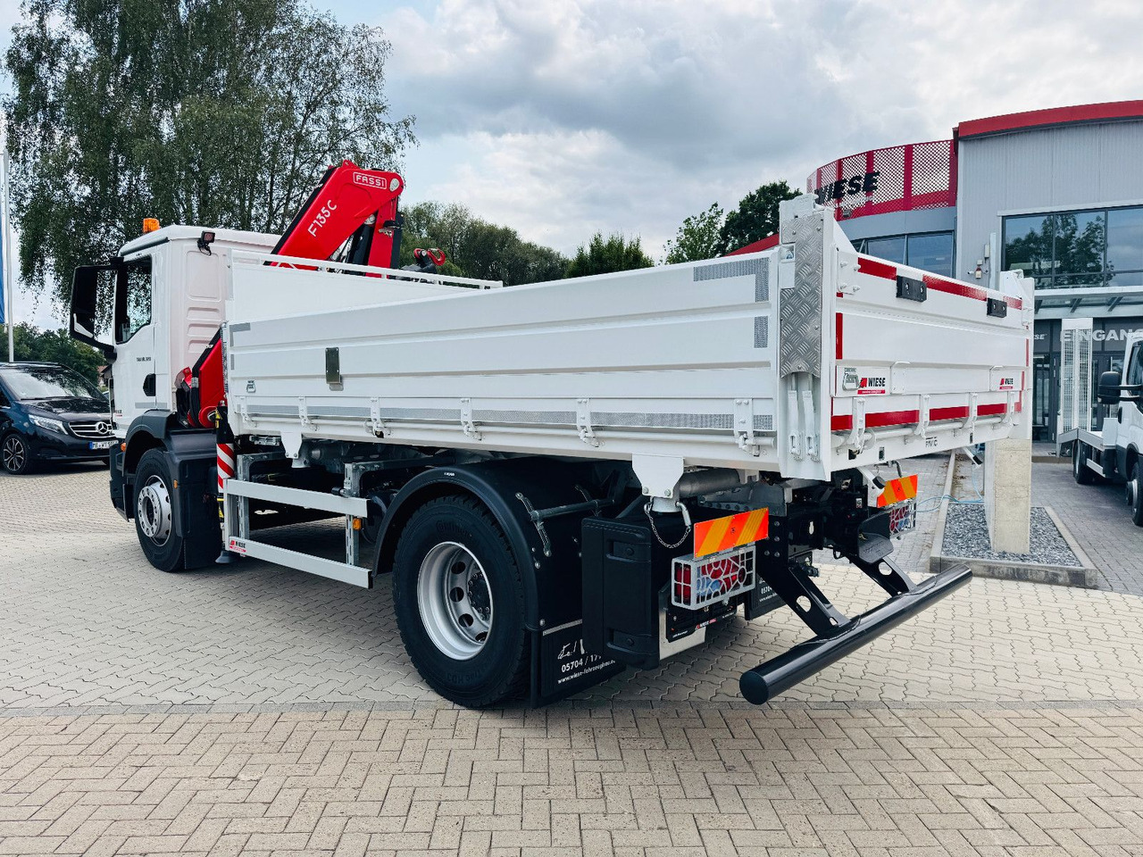 MAN 18.320 4x2 mit Fassi Ladekran Sofort Verfügbar - Camión volquete, Camión grúa: foto 4 MAN 18.320 4x2 mit Fassi Ladekran Sofort Verfügbar - Camión volquete, Camión grúa: foto 4