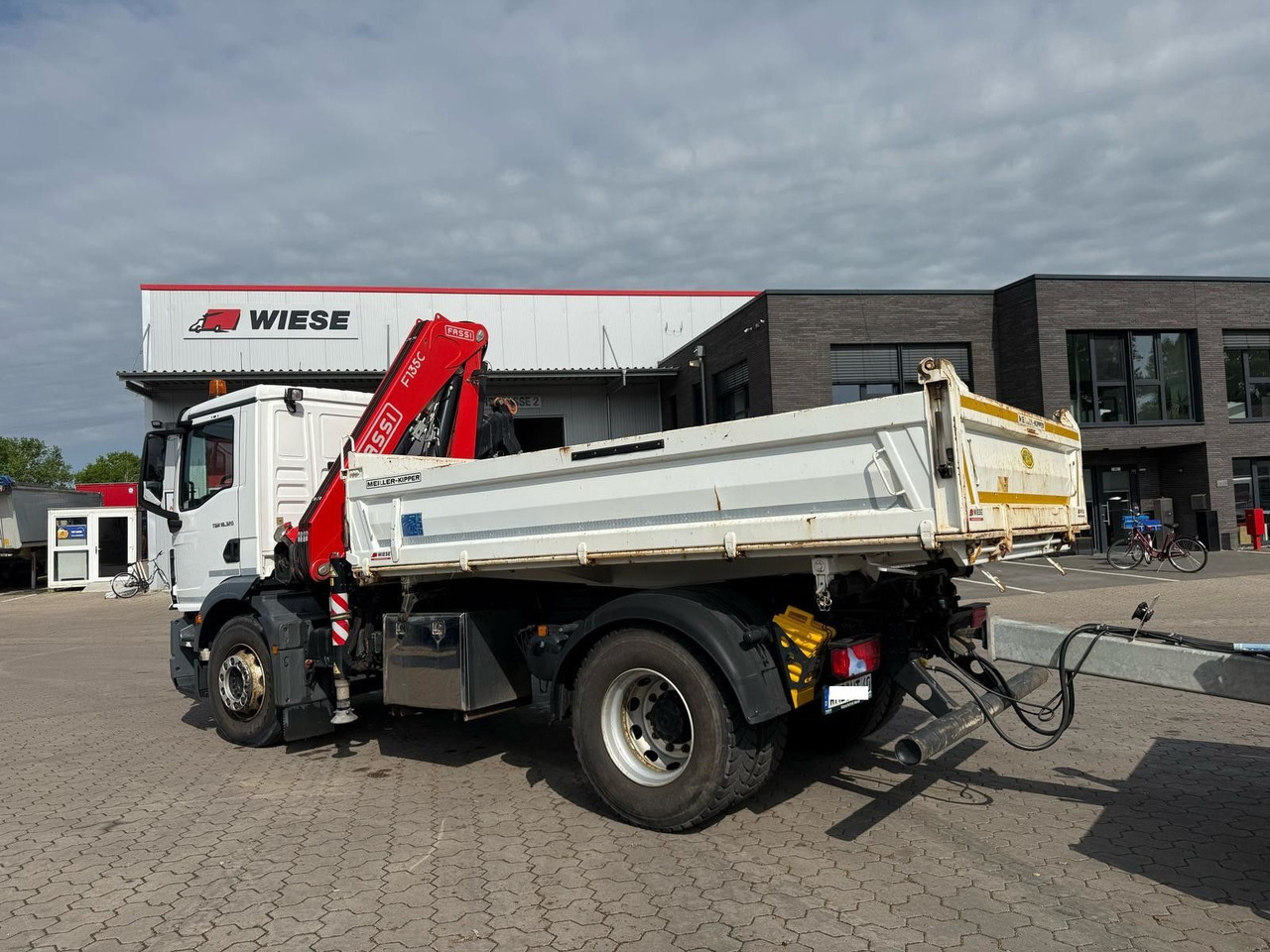 MAN TGM 18.320 4x2 BB mit Kran Fassi F135 Kipper - Camión volquete, Camión grúa: foto 3 MAN TGM 18.320 4x2 BB mit Kran Fassi F135 Kipper - Camión volquete, Camión grúa: foto 3