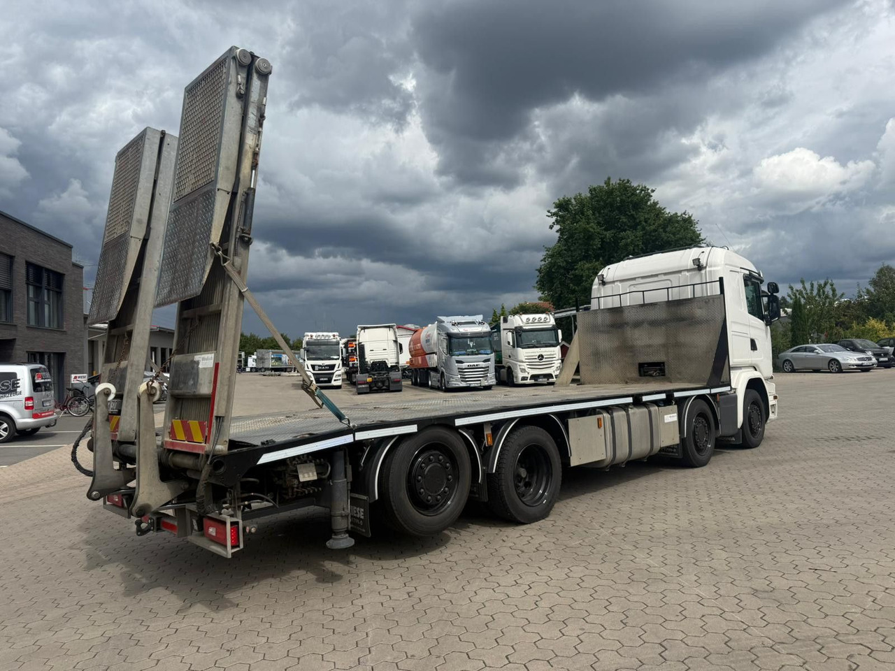 Scania G450 Baumaschinentransporter mit Rampen - Camión caja abierta: foto 4 Scania G450 Baumaschinentransporter mit Rampen - Camión caja abierta: foto 4