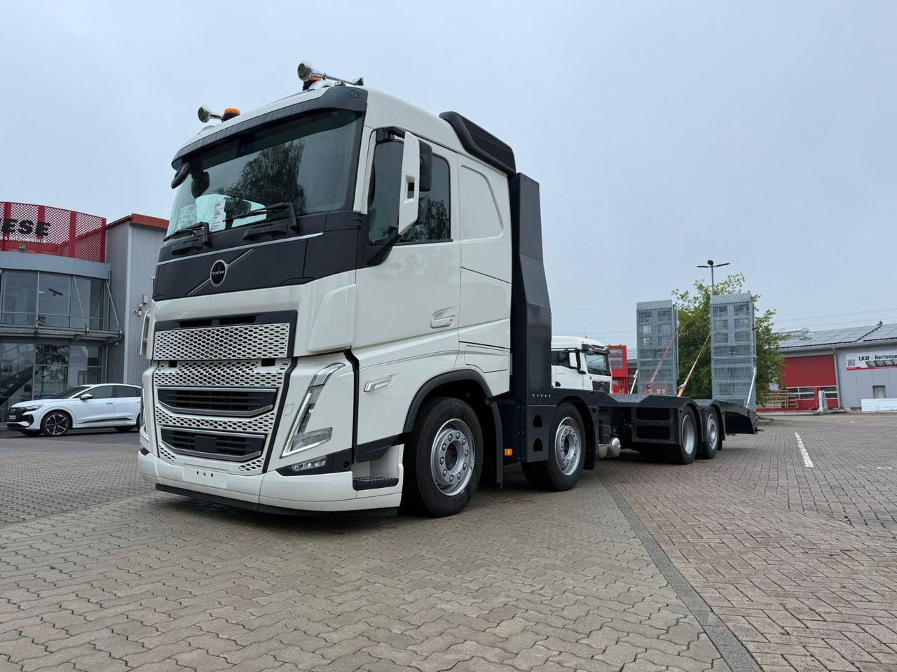 Volvo Arbeitsbühnen Baumaschinentransporter mit Rampen - Grua de remolque autos: foto 4 Volvo Arbeitsbühnen Baumaschinentransporter mit Rampen - Grua de remolque autos: foto 4