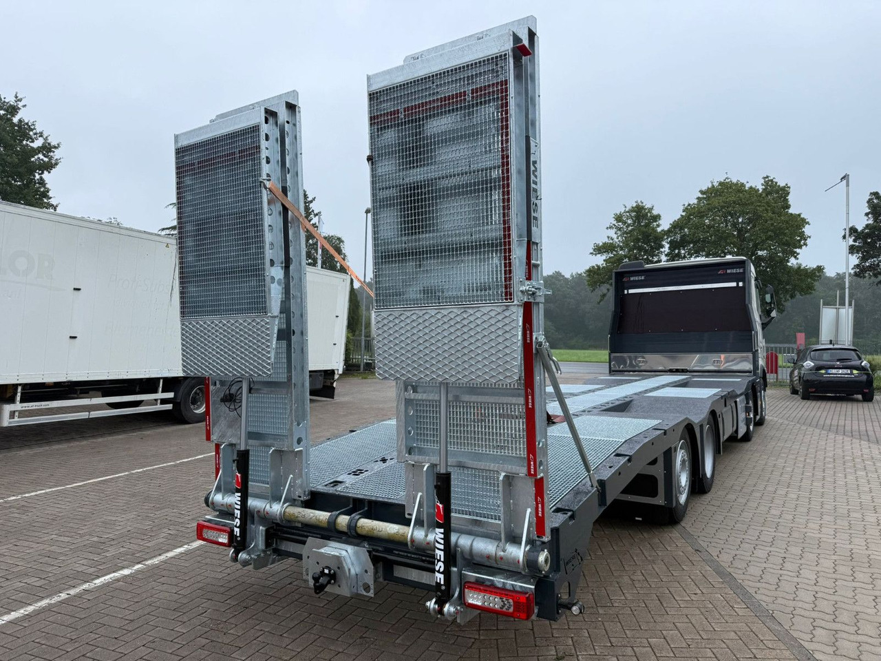 Volvo Arbeitsbühnen Baumaschinentransporter mit Rampen - Grua de remolque autos: foto 5 Volvo Arbeitsbühnen Baumaschinentransporter mit Rampen - Grua de remolque autos: foto 5