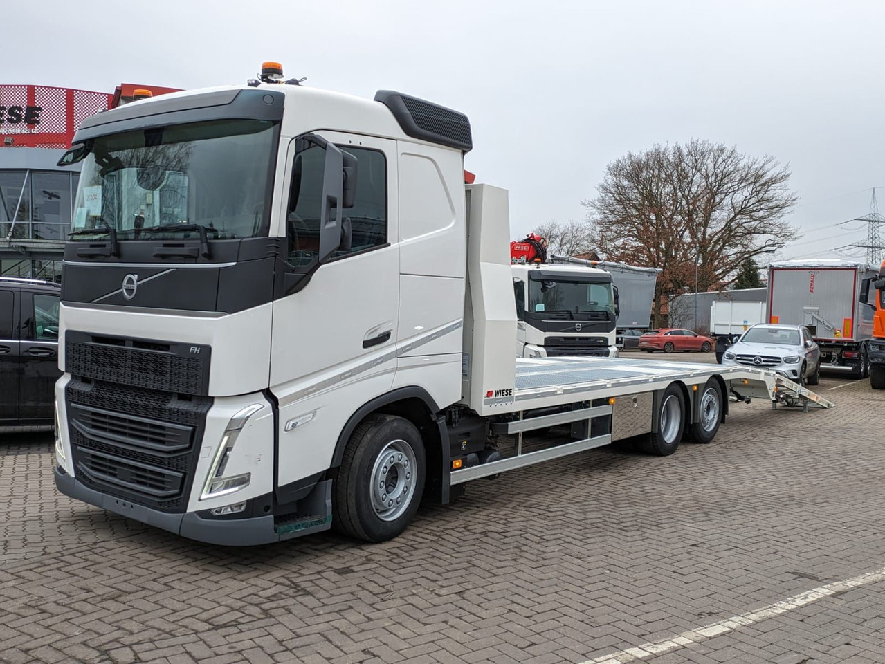 Volvo FH 420 Maschinentransporter mit Rampen - Camión caja abierta: foto 1 Volvo FH 420 Maschinentransporter mit Rampen - Camión caja abierta: foto 1