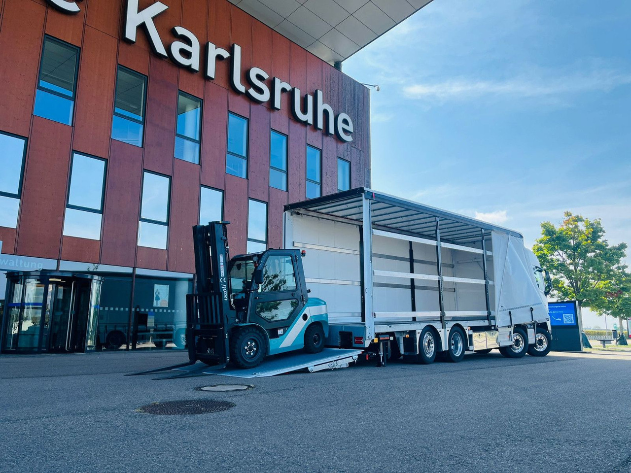 Volvo FH 500 8x2 Arbeitsbühnen Transporter LBW 9t - Camión lona: foto 5 Volvo FH 500 8x2 Arbeitsbühnen Transporter LBW 9t - Camión lona: foto 5