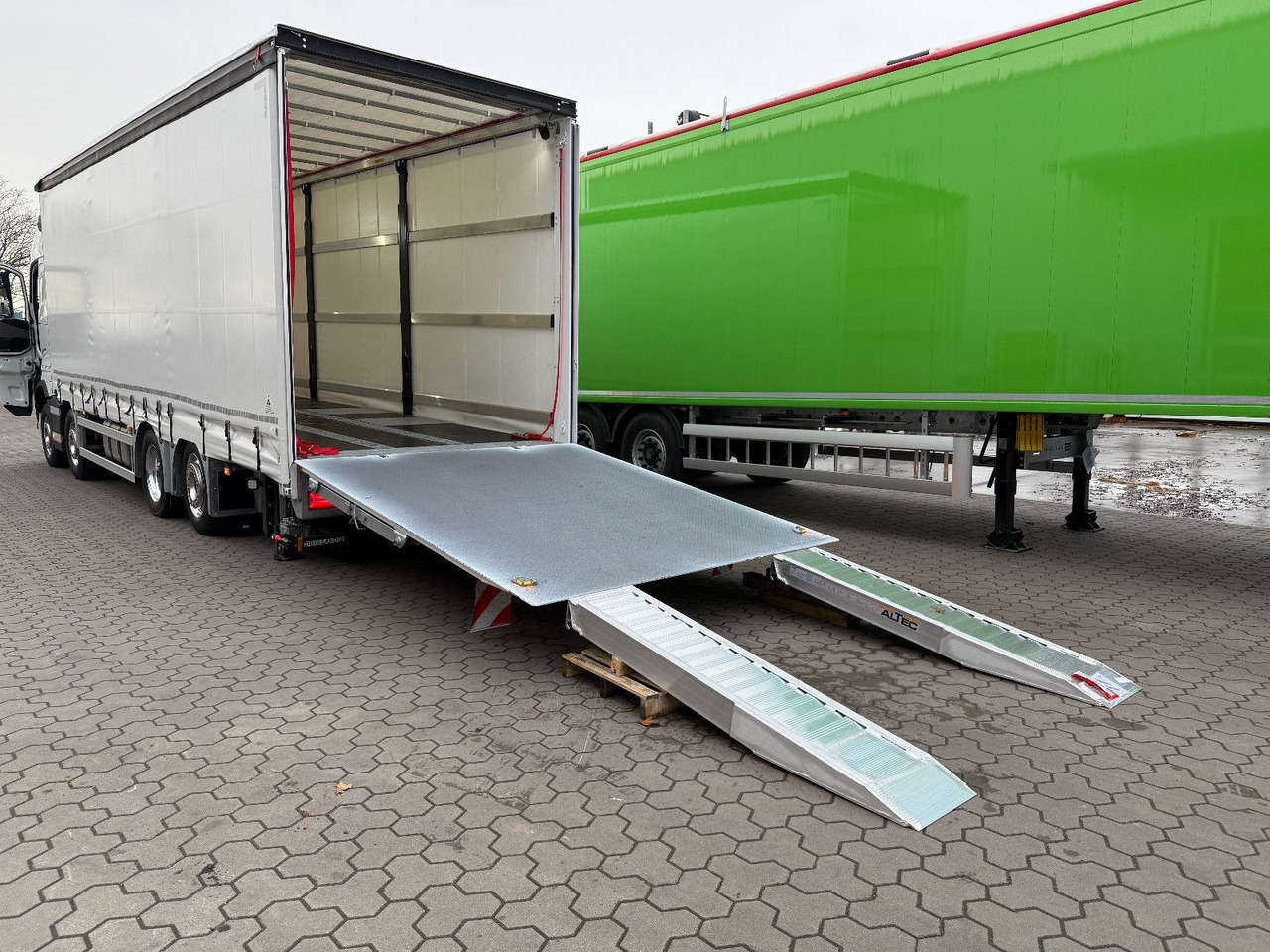 Camión lona Volvo FH 500 8x2 Arbeitsbühnen Transporter LBW 9t: foto 12