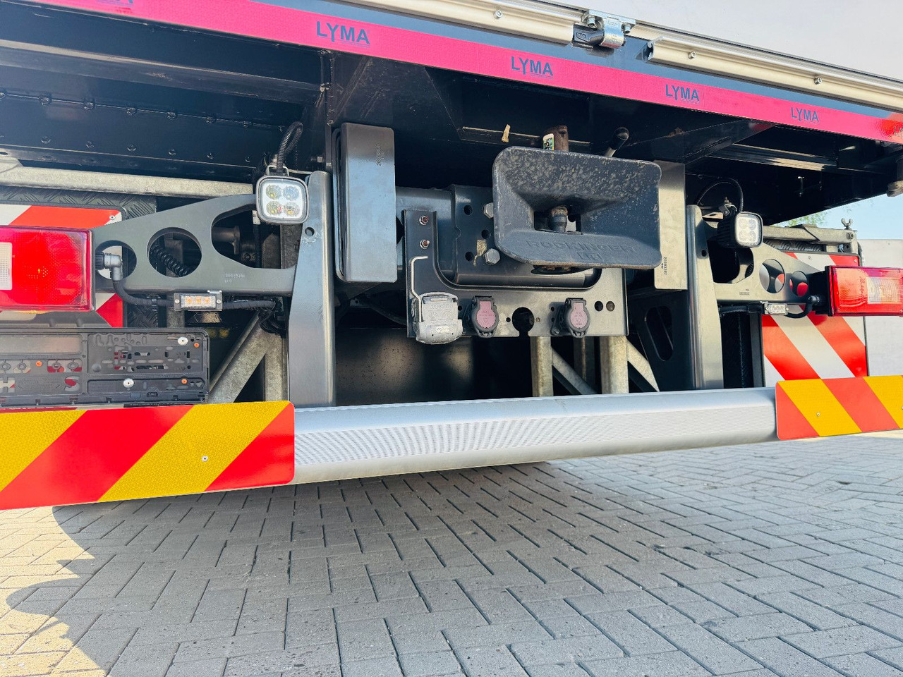 Camión caja abierta, Camión grúa Volvo FH 500 8x2 mit F710RA.2.27 L426 und V20 Winde: foto 6