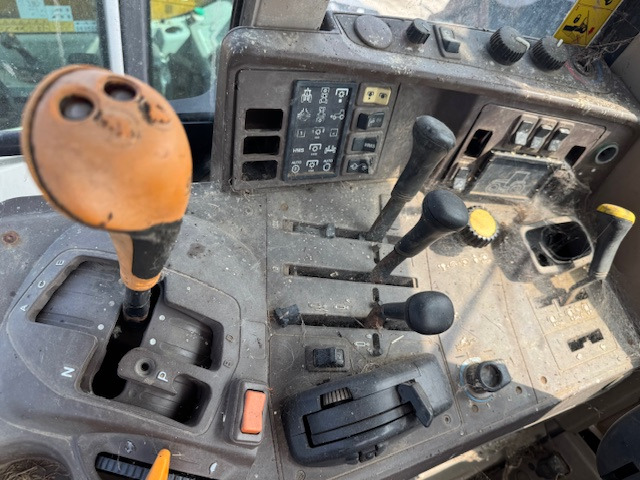 JOHN DEERE 6820 - Tractor: foto 5 JOHN DEERE 6820 - Tractor: foto 5