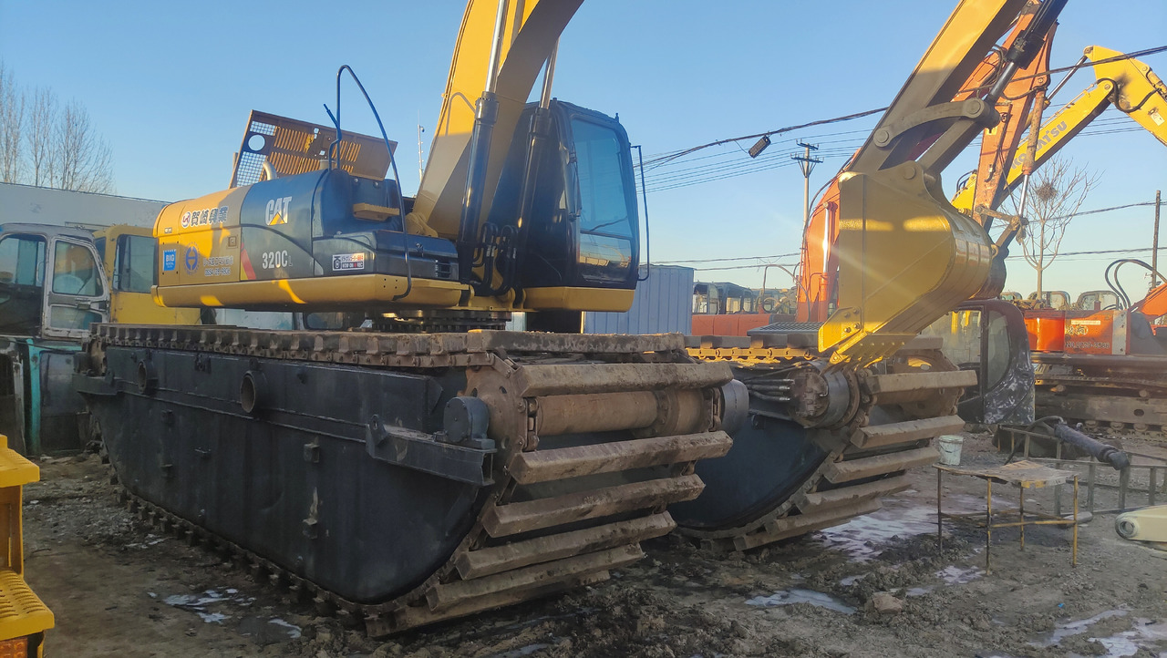 CATERPILLAR 320C - Excavadora anfibia: foto 1 CATERPILLAR 320C - Excavadora anfibia: foto 1