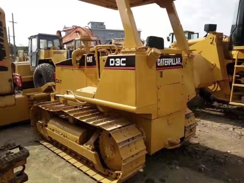 CATERPILLAR D3C - Bulldozer: foto 1 CATERPILLAR D3C - Bulldozer: foto 1