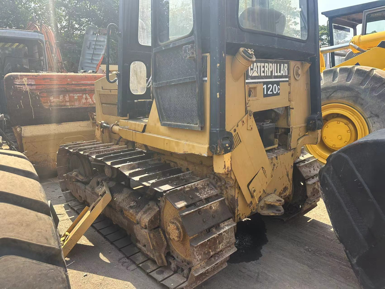 CATERPILLAR D4C - Bulldozer: foto 2 CATERPILLAR D4C - Bulldozer: foto 2