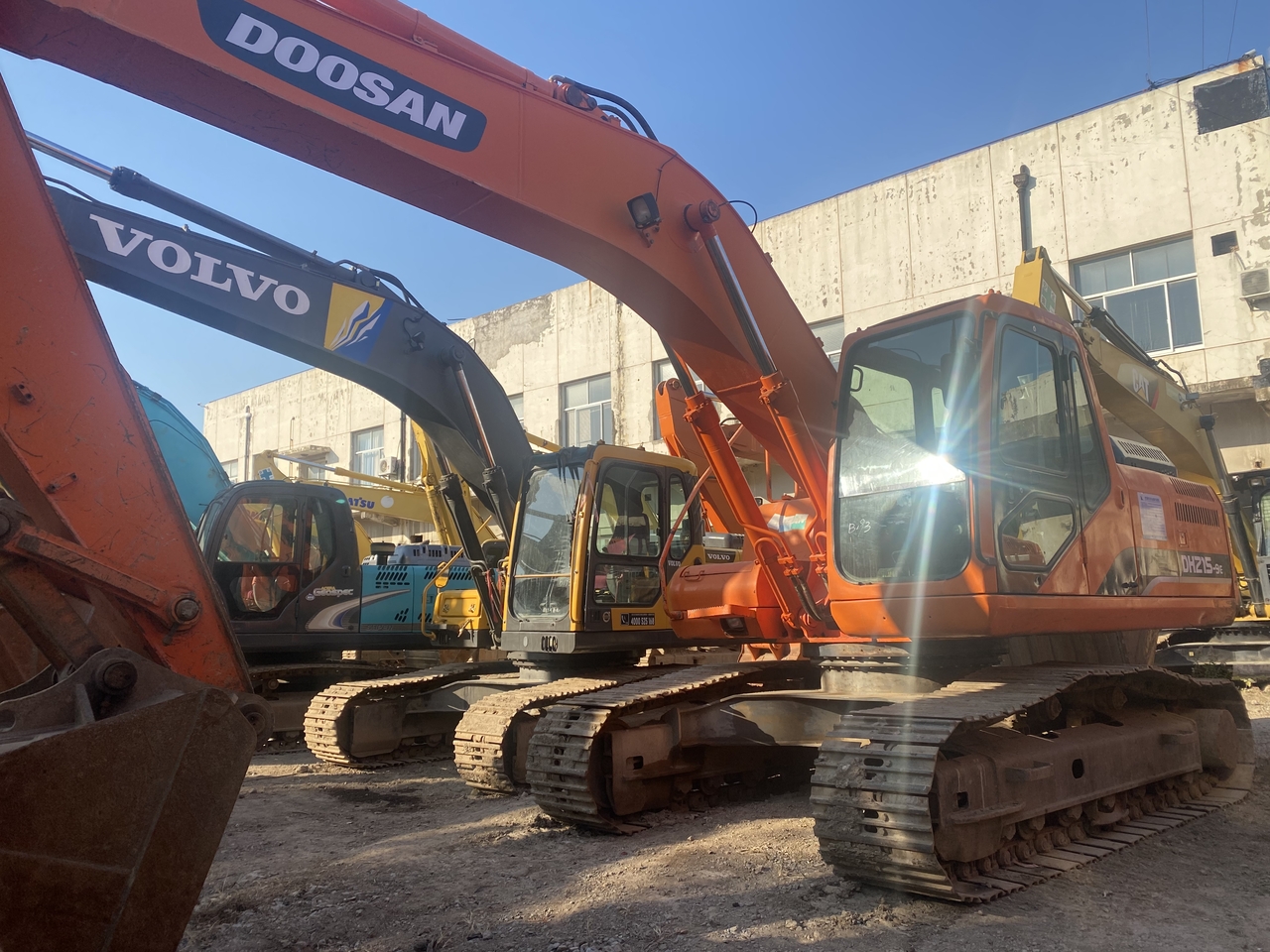 DOOSAN DH215-9E - Excavadora de cadenas: foto 2 DOOSAN DH215-9E - Excavadora de cadenas: foto 2