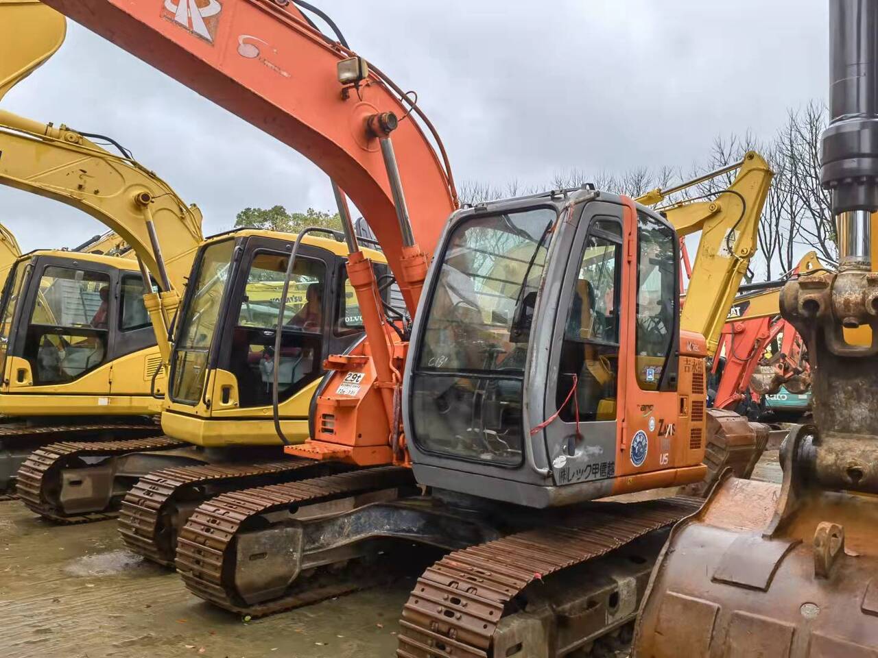 HITACHI ZX135US - Excavadora de cadenas: foto 2 HITACHI ZX135US - Excavadora de cadenas: foto 2