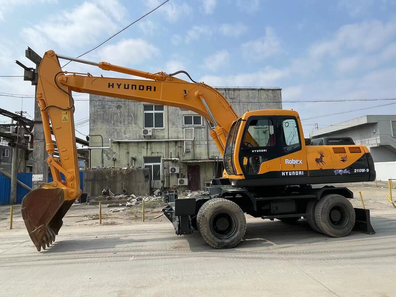 HYUNDAI 210W-9 - Excavadora de ruedas: foto 1 HYUNDAI 210W-9 - Excavadora de ruedas: foto 1