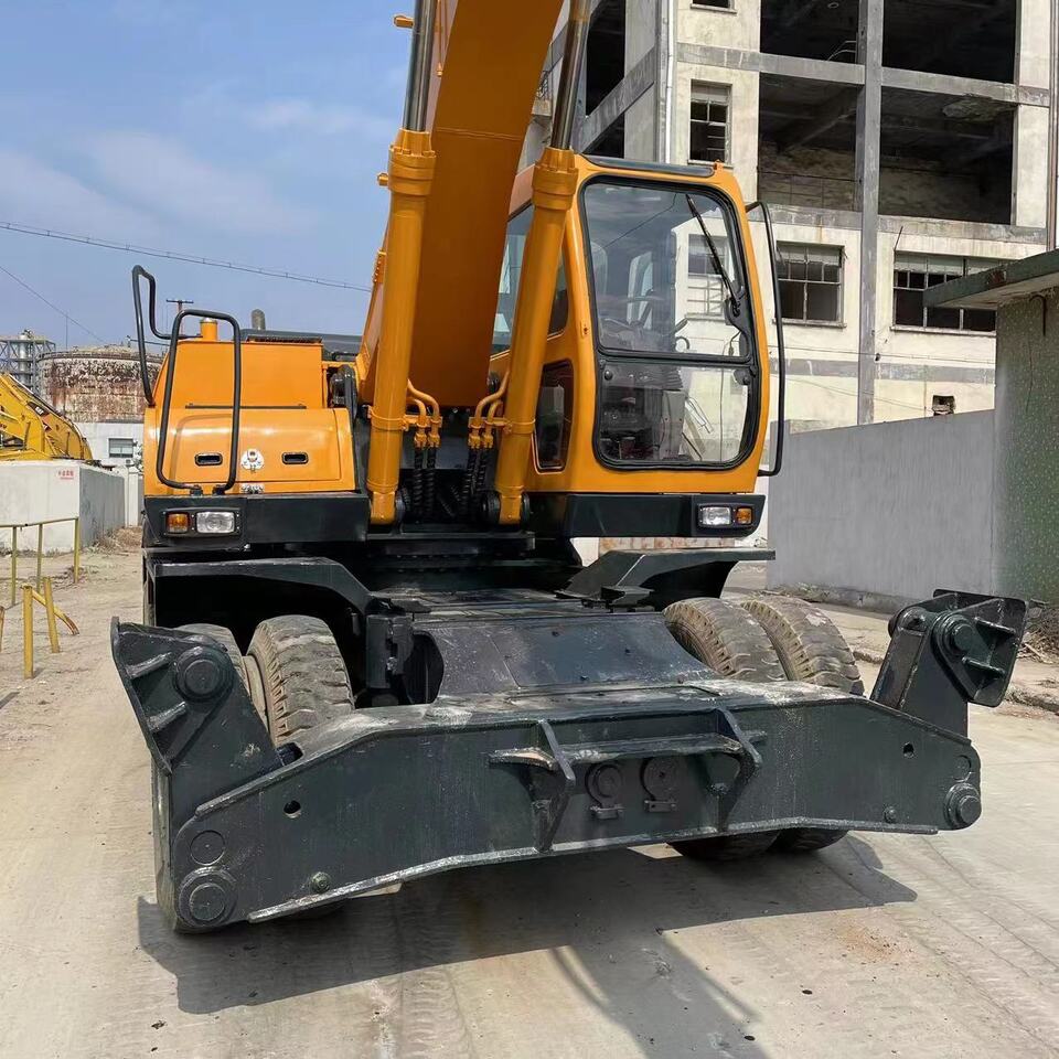 HYUNDAI 210W-9 - Excavadora de ruedas: foto 2 HYUNDAI 210W-9 - Excavadora de ruedas: foto 2