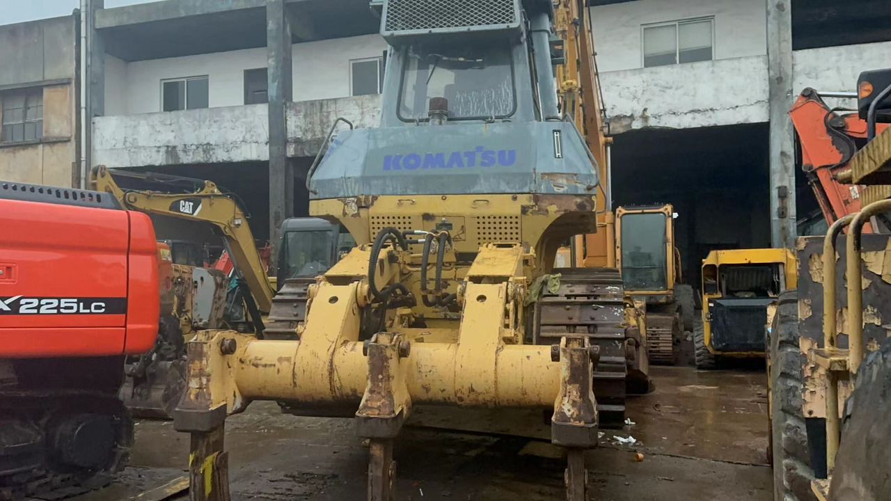 KOMATSU D85 - Bulldozer: foto 2 KOMATSU D85 - Bulldozer: foto 2