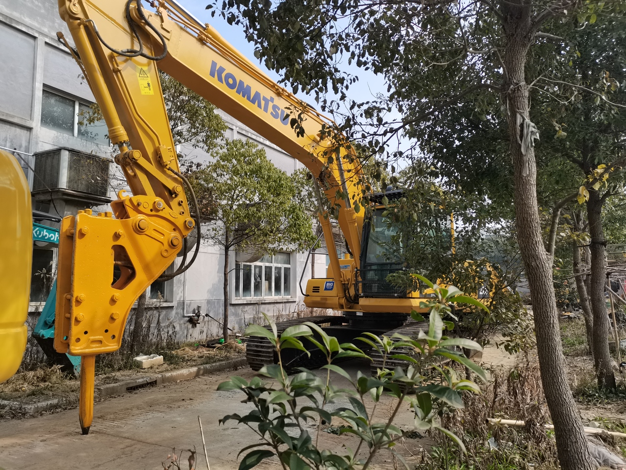KOMATSU PC220-8 - Excavadora de cadenas: foto 2 KOMATSU PC220-8 - Excavadora de cadenas: foto 2
