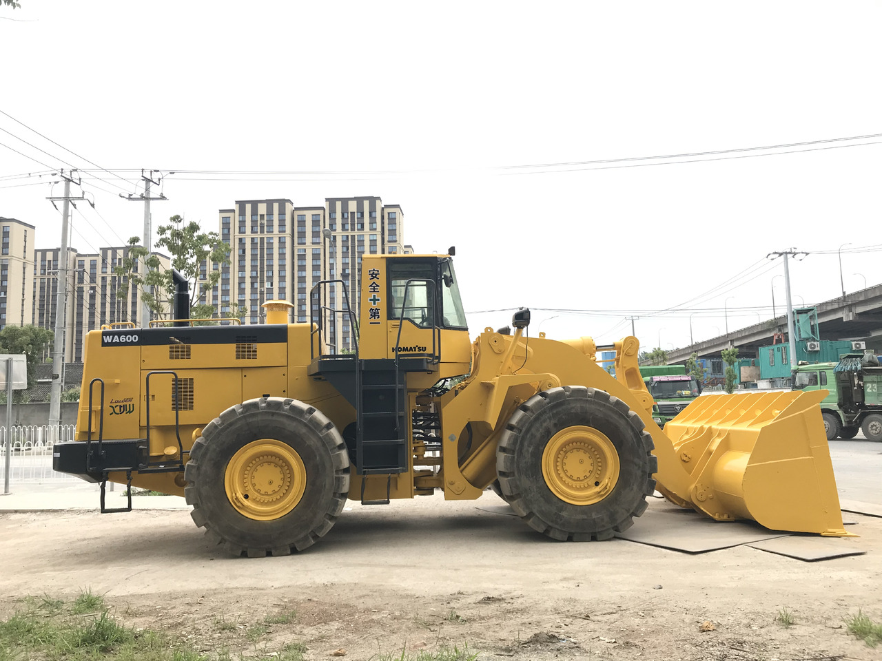 KOMATSU WA600-3 - Cargadora de ruedas: foto 1 KOMATSU WA600-3 - Cargadora de ruedas: foto 1