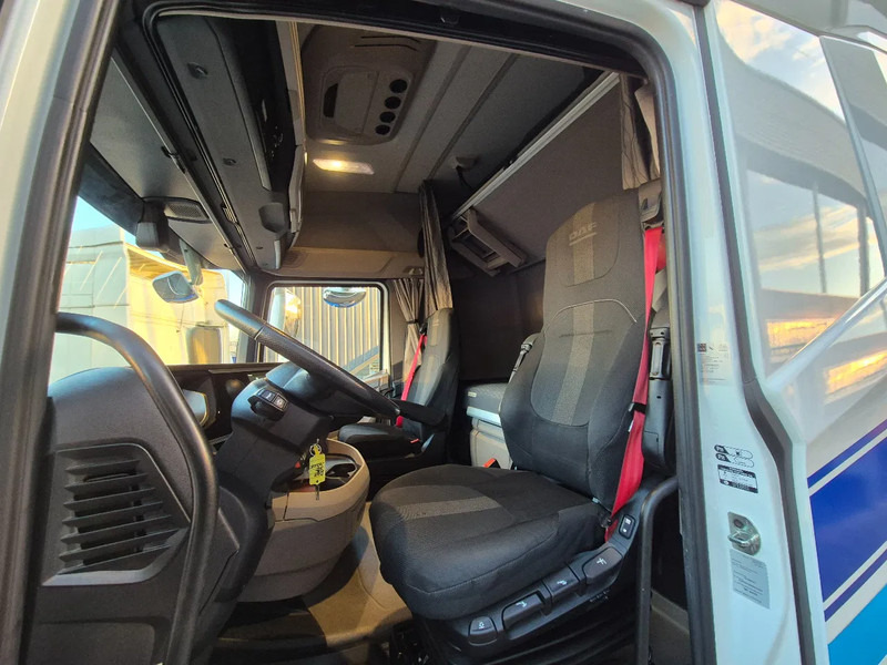 Cabeza tractora DAF XG 530/ 2022/ Retarder/ LED/ Park Airco/ Navi/ Full option: foto 11 Cabeza tractora DAF XG 530/ 2022/ Retarder/ LED/ Park Airco/ Navi/ Full option: foto 11