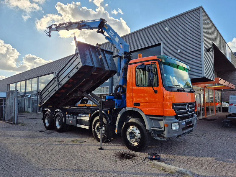 Mercedes-Benz Actros 3241 8X4 Containersysteem/ 20T HMF crane/ Manual - Camión multibasculante, Camión grúa: foto 1 Mercedes-Benz Actros 3241 8X4 Containersysteem/ 20T HMF crane/ Manual - Camión multibasculante, Camión grúa: foto 1