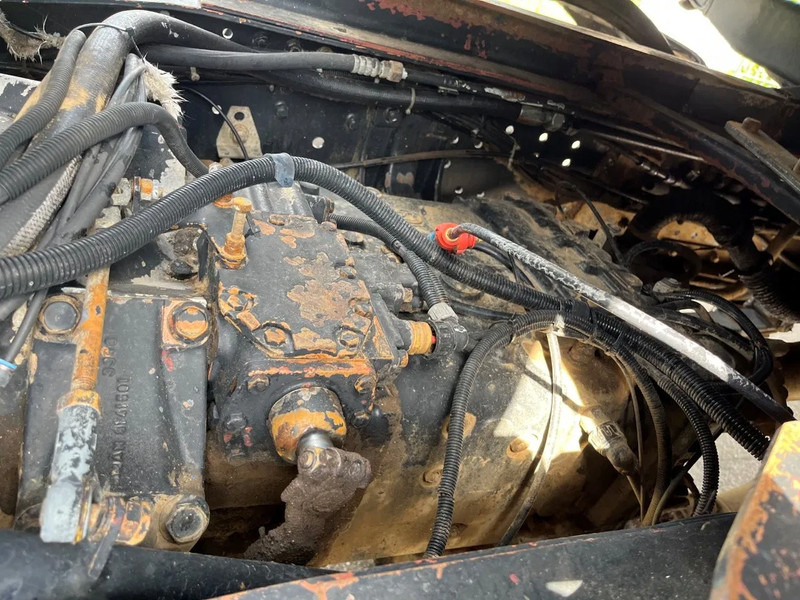 Camión volquete MAN 35.372 35 302 8X6 KIPPER MANUAL ZF GEARBOX FULL STEEL SPRING: foto 14 Camión volquete MAN 35.372 35 302 8X6 KIPPER MANUAL ZF GEARBOX FULL STEEL SPRING: foto 14