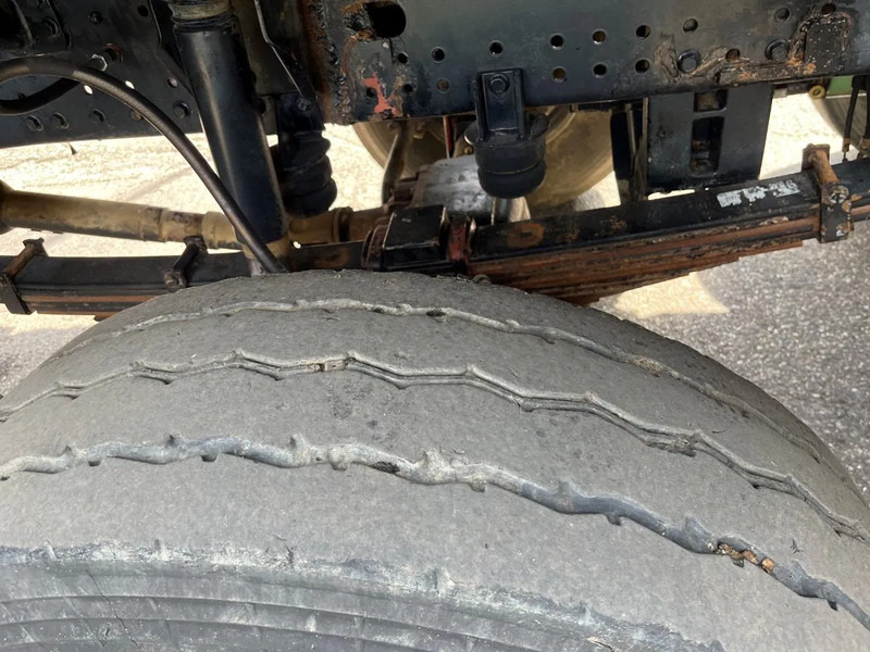 Camión volquete MAN 35.372 35 302 8X6 KIPPER MANUAL ZF GEARBOX FULL STEEL SPRING: foto 7 Camión volquete MAN 35.372 35 302 8X6 KIPPER MANUAL ZF GEARBOX FULL STEEL SPRING: foto 7