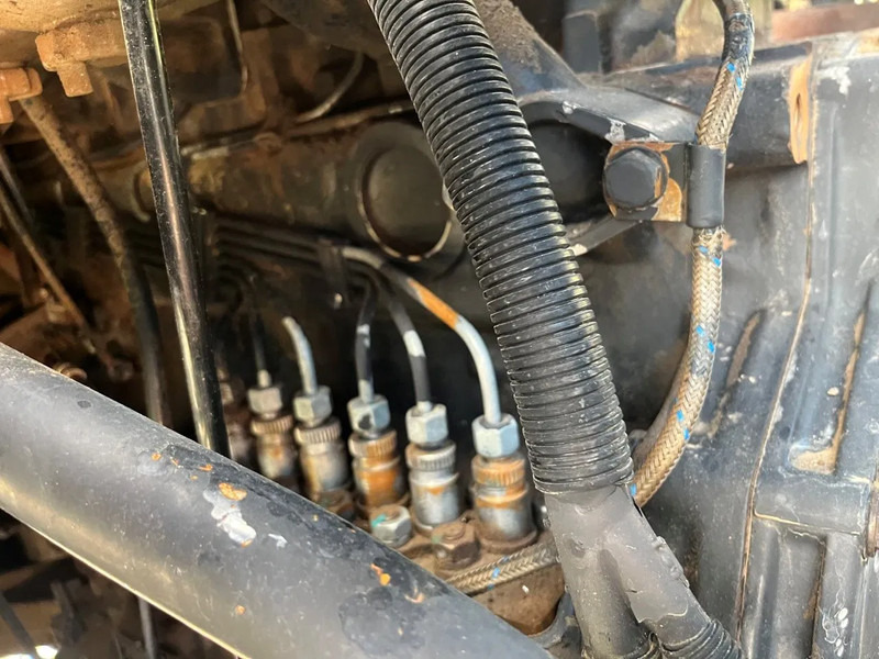 Camión volquete MAN 35.372 35 302 8X6 KIPPER MANUAL ZF GEARBOX FULL STEEL SPRING: foto 15 Camión volquete MAN 35.372 35 302 8X6 KIPPER MANUAL ZF GEARBOX FULL STEEL SPRING: foto 15