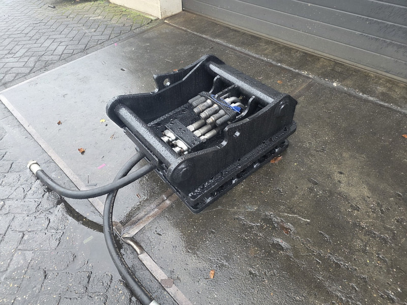 Kopplaat steelwrist oq80 oilquick 80 - Acoplamiento rápido para Maquinaria de construcción: foto 2 Kopplaat steelwrist oq80 oilquick 80 - Acoplamiento rápido para Maquinaria de construcción: foto 2