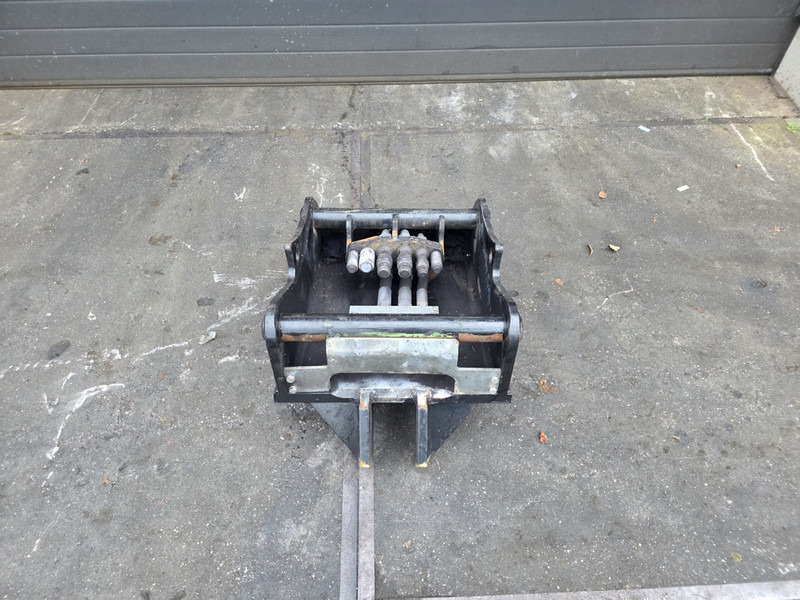 Oilquick kopplaat oq70/55 adaptor plate oilquick 70 55 steelwrist - Acoplamiento rápido para Maquinaria de construcción: foto 1 Oilquick kopplaat oq70/55 adaptor plate oilquick 70 55 steelwrist - Acoplamiento rápido para Maquinaria de construcción: foto 1