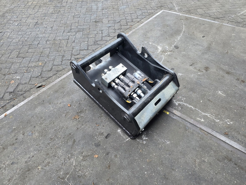 Oilquick kopplaat oq70/55 adaptor plate oilquick 70 55 steelwrist - Acoplamiento rápido para Maquinaria de construcción: foto 3 Oilquick kopplaat oq70/55 adaptor plate oilquick 70 55 steelwrist - Acoplamiento rápido para Maquinaria de construcción: foto 3