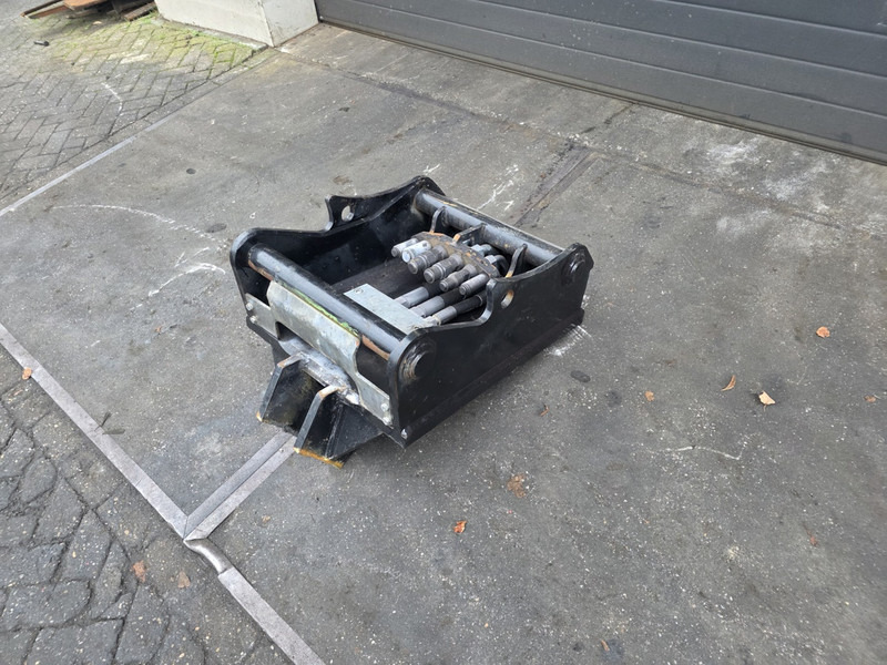 Oilquick kopplaat oq70/55 adaptor plate oilquick 70 55 steelwrist - Acoplamiento rápido para Maquinaria de construcción: foto 2 Oilquick kopplaat oq70/55 adaptor plate oilquick 70 55 steelwrist - Acoplamiento rápido para Maquinaria de construcción: foto 2