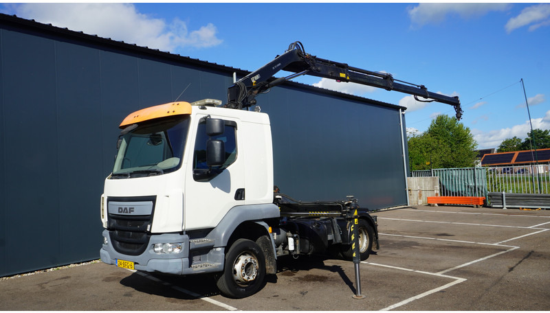 DAF LF 220 WITH HIAB XS111 HI DUO CRANE 238.000KM - Cabeza tractora: foto 2 DAF LF 220 WITH HIAB XS111 HI DUO CRANE 238.000KM - Cabeza tractora: foto 2