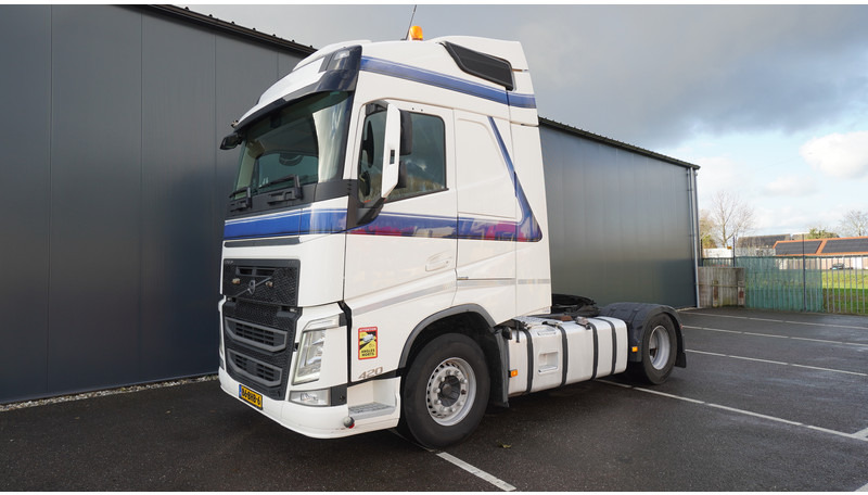 Volvo FH 420 EURO 6 GLOBETROTTER - Cabeza tractora: foto 3 Volvo FH 420 EURO 6 GLOBETROTTER - Cabeza tractora: foto 3