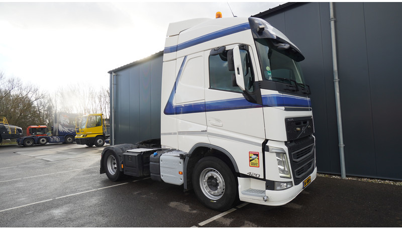 Volvo FH 420 EURO 6 GLOBETROTTER - Cabeza tractora: foto 4 Volvo FH 420 EURO 6 GLOBETROTTER - Cabeza tractora: foto 4