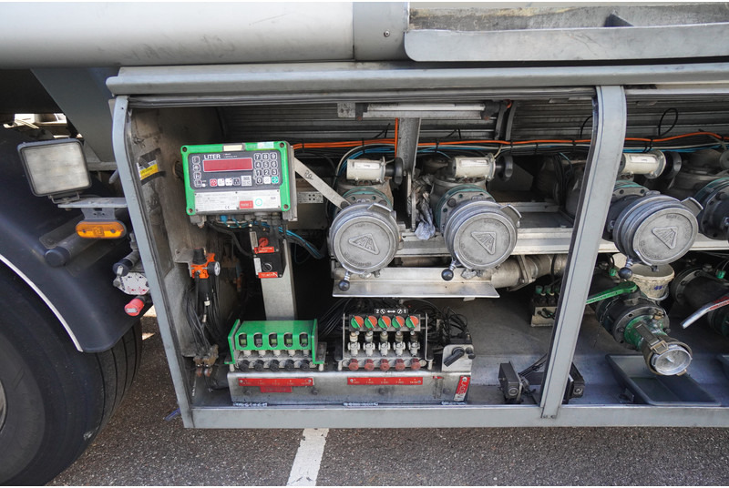 LAG 3 AXLE FUEL TANK 5 COMPARTMENTS 47.500LTR - Semirremolque cisterna: foto 5 LAG 3 AXLE FUEL TANK 5 COMPARTMENTS 47.500LTR - Semirremolque cisterna: foto 5